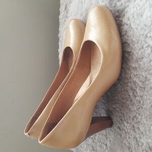 👠 Beige👠  patent leather heels